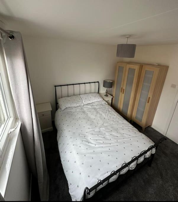 One-Bedroom Chalet Bungalow Uddingston Glasgow Ngoại thất bức ảnh
